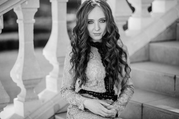 How to Style a Lace Dress for a Garden Party in the English Countryside?